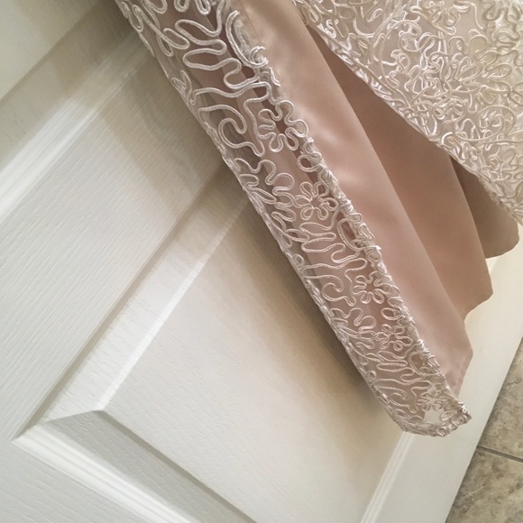 Laundry by Shelli Segal Gown - Picture 4 of 8